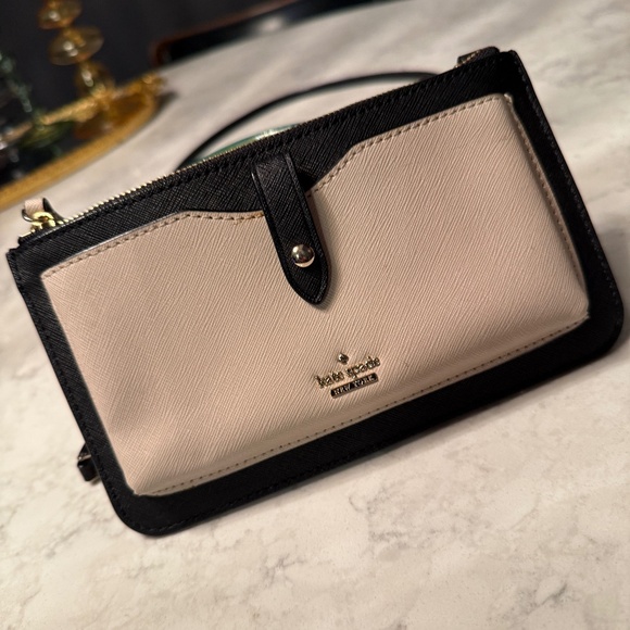Kate Spade Iphone Crossbody Bag - Picture 1 of 6